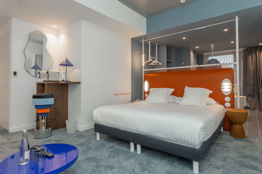 The Ruck Hotel 16/50