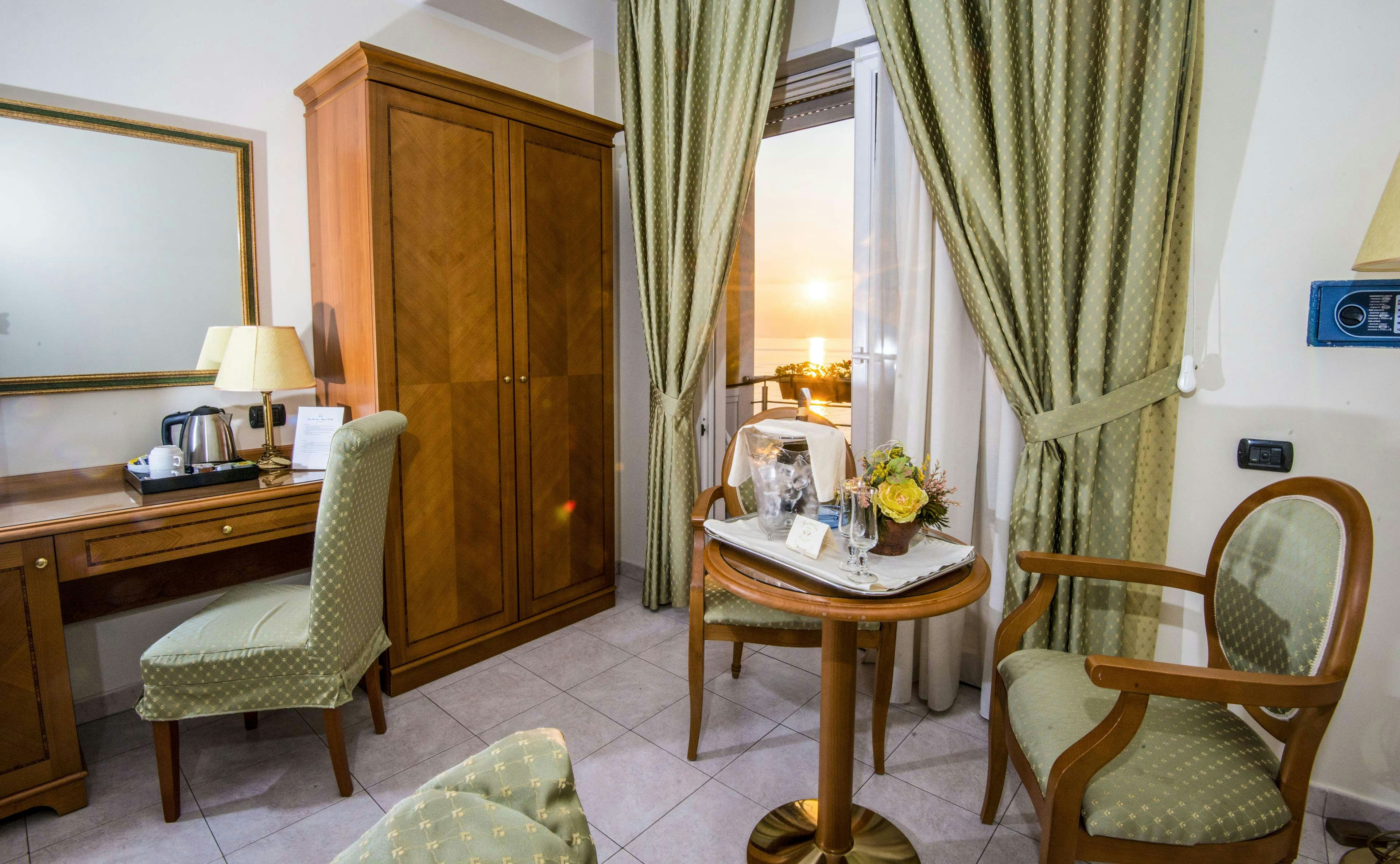 Grand Hotel Victoria 12/56
