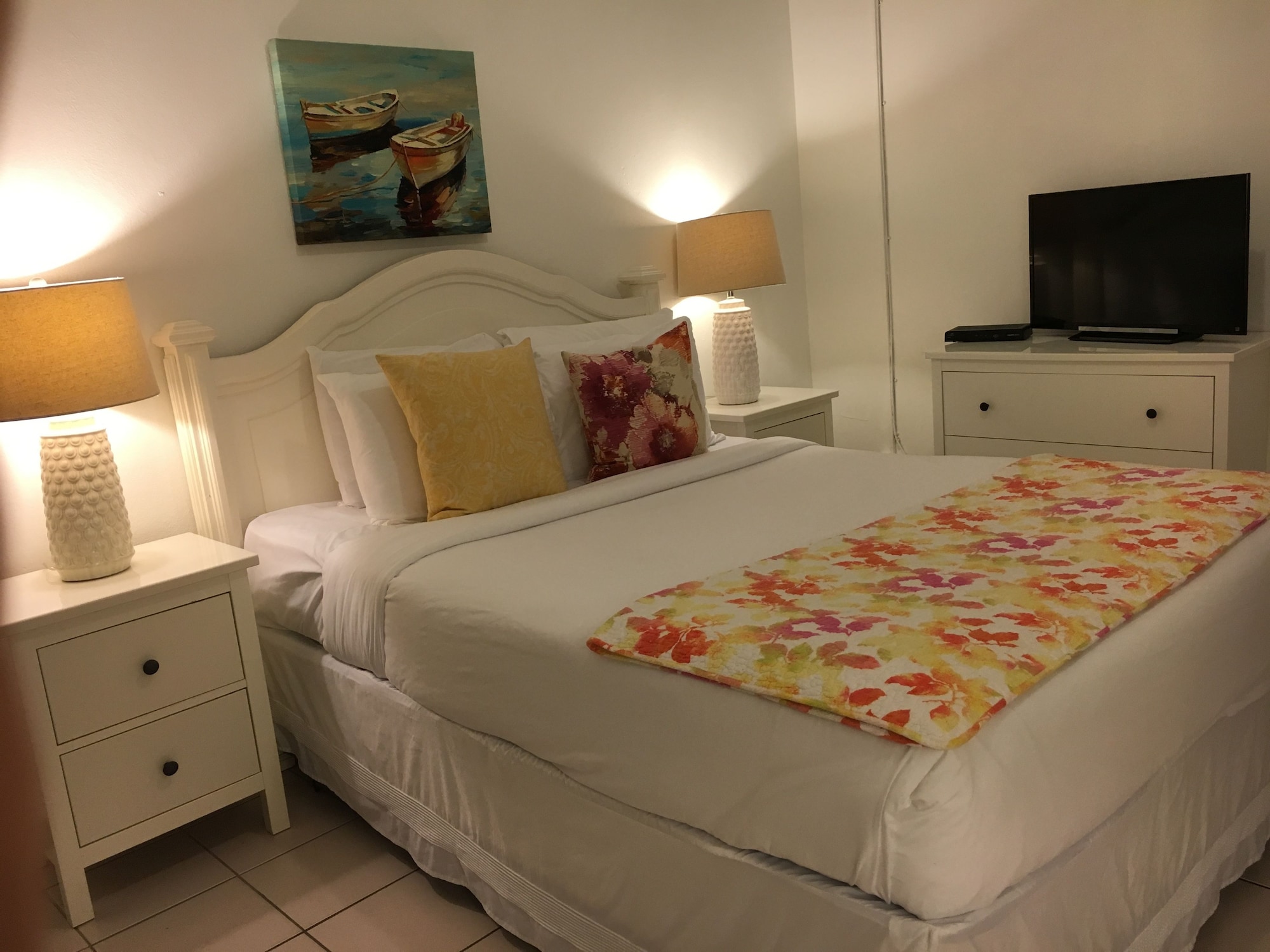 1 BEDROOM, APARTMENT, KITCHENETTE