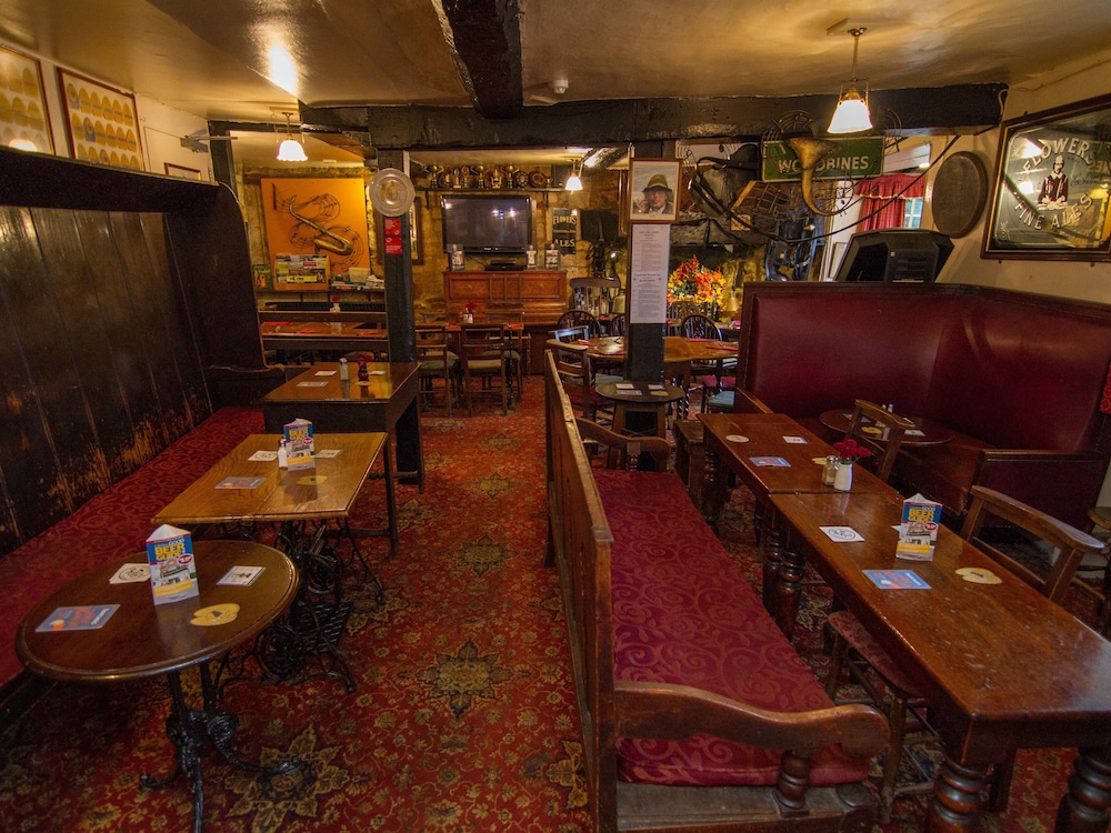 Crown and Trumpet Inn 33/43