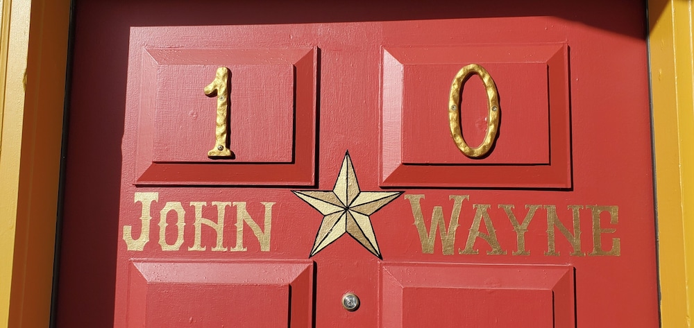 Apache Motel 写真3