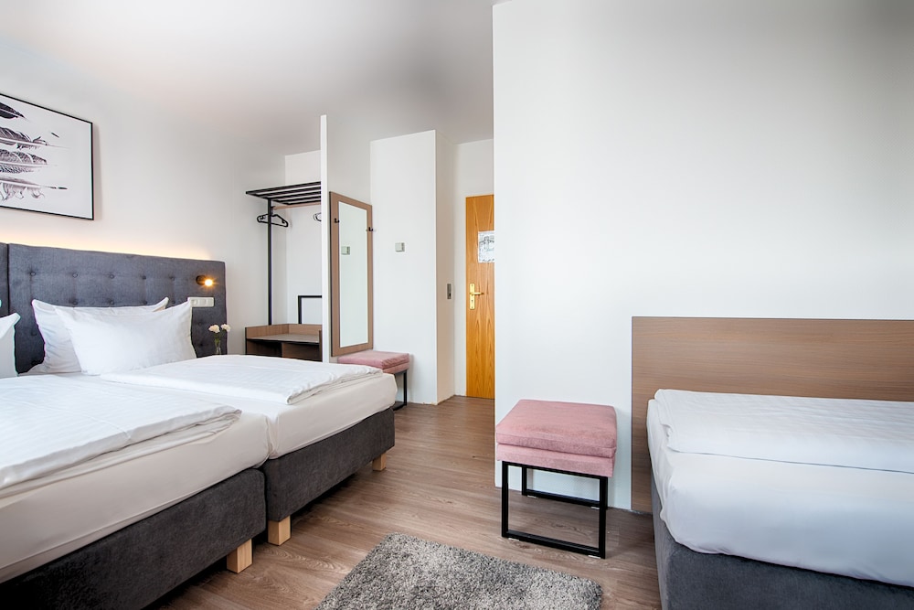 Home Hotel 18/59