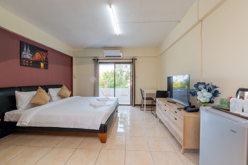DELUXE, DOUBLE BED