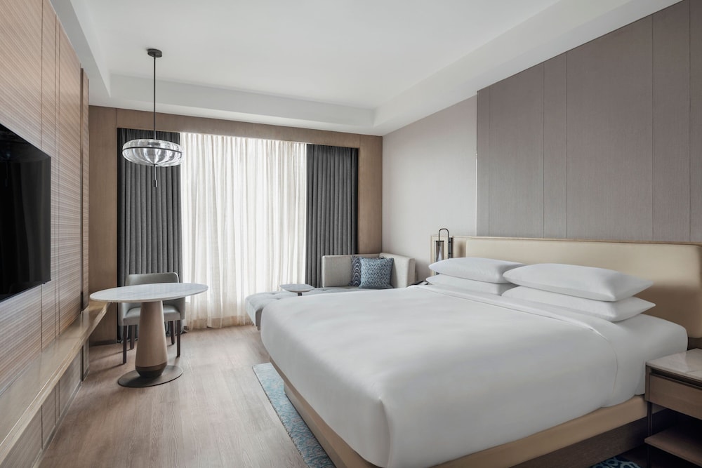 Executive, King Bed, Hill View، Navi Mumbai Marriott Hotel 2/8