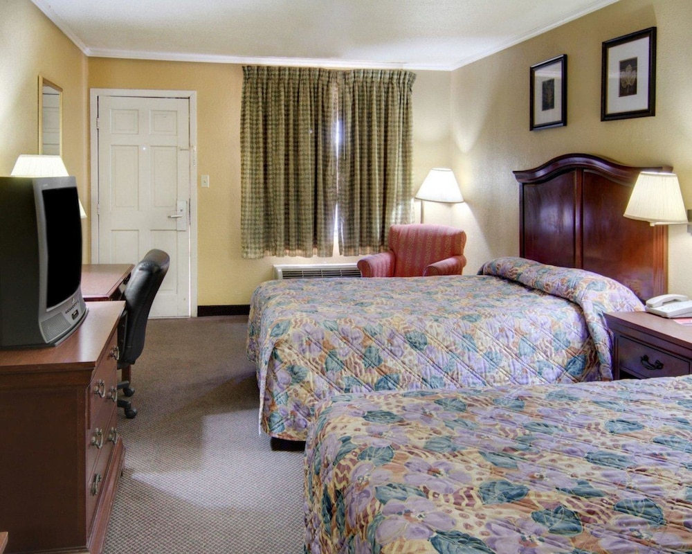 Rodeway Inn Conference Center El Dorado 13/31