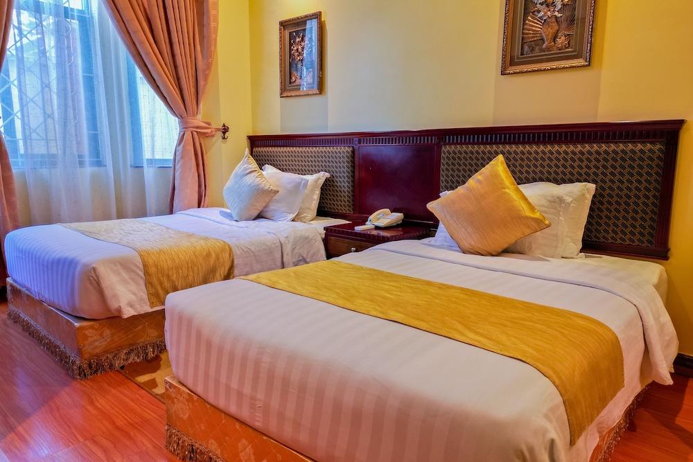 EXECUTIVE, SUITE, TWIN BEDS