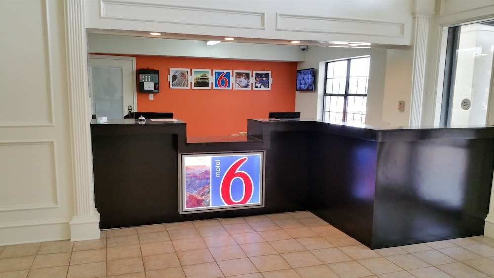 Lobby at Motel6 Palestine, TX, PALESTINE - TX