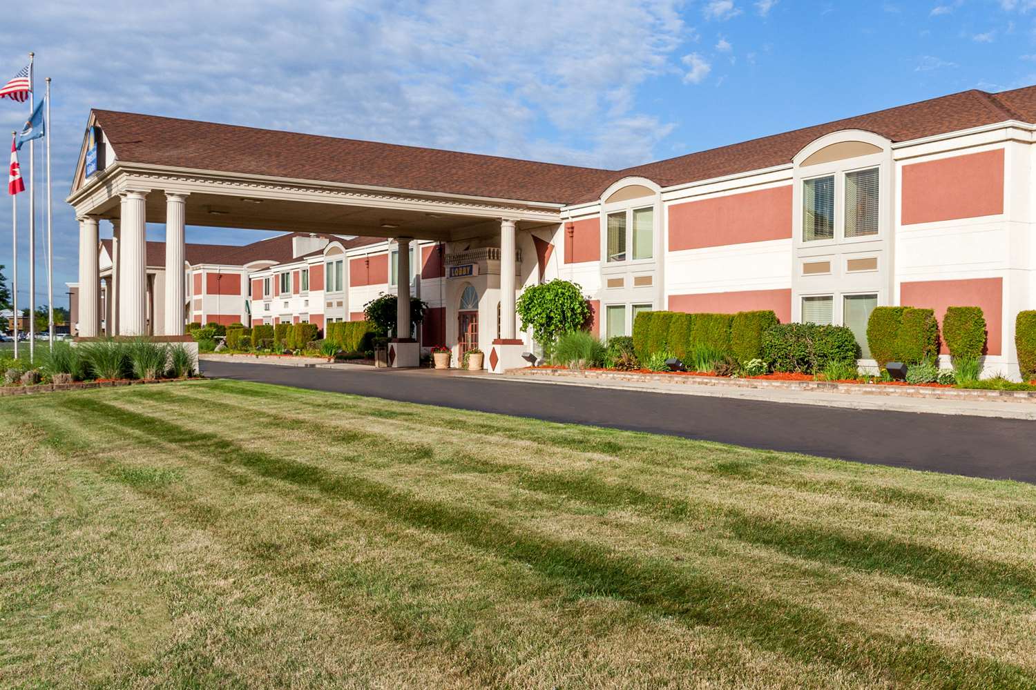 Days Inn & Suites By Wyndham Roseville/Detroit Area 13/15