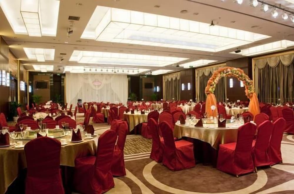 Golden Mountain International Hotel 47/49