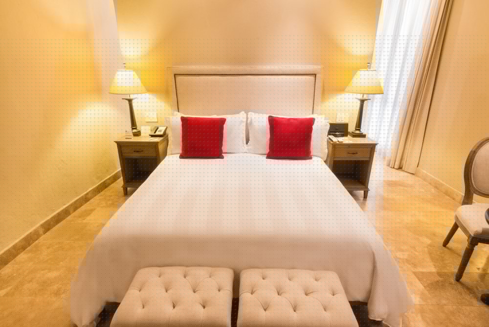 Bastion Luxury Hotel 25/75