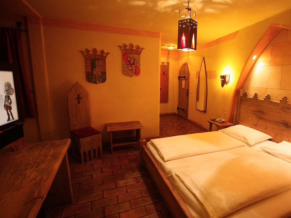 Europa-Park Erlebnis-Resort, Hotel Castillo Alcazar 25/60