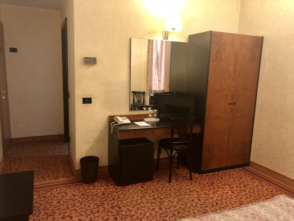 Demidoff Hotel 41/46