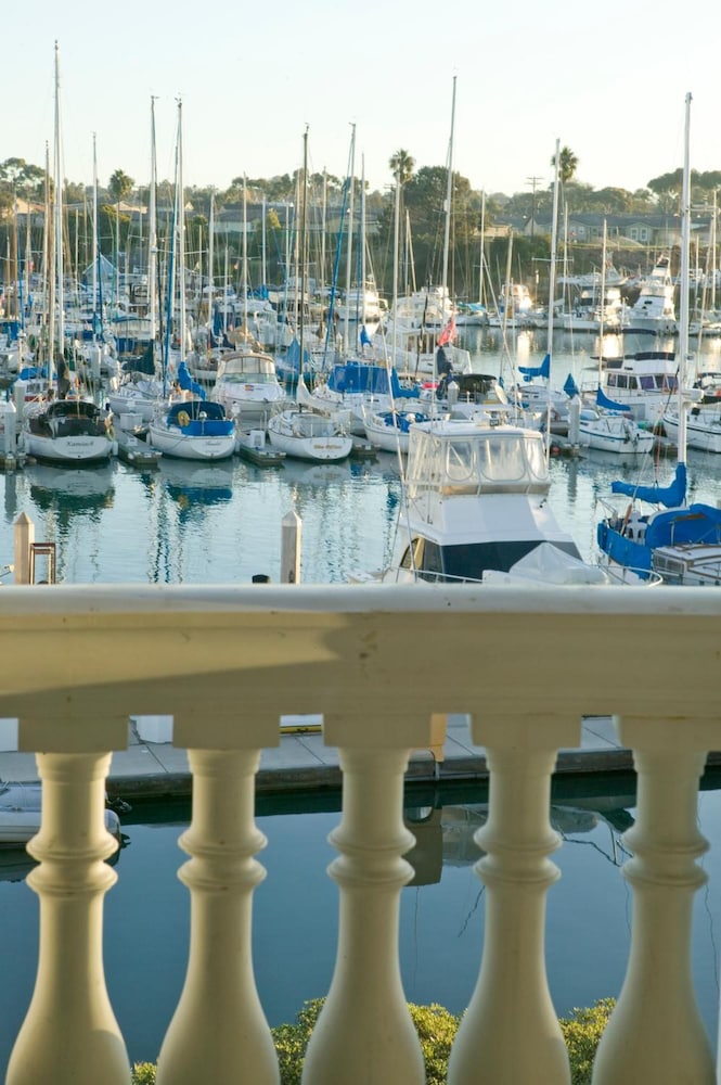 Oceanside Marina Suites 36/43