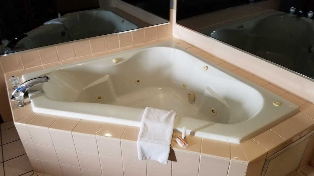 Super 8 By Wyndham Pontoon Beach Il St Louis Mo Area 26/29