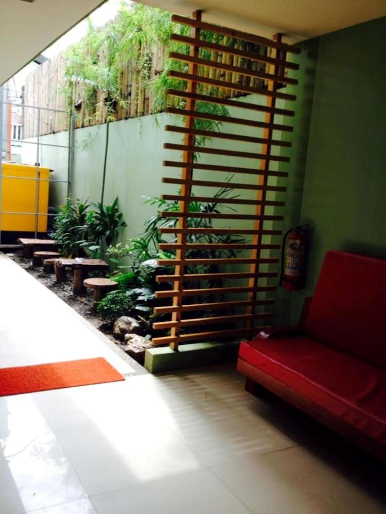 Shore Time Hotel Annex 27/32