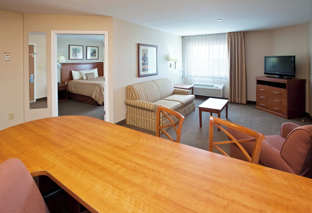 Candlewood Suites Louisville North 48/67