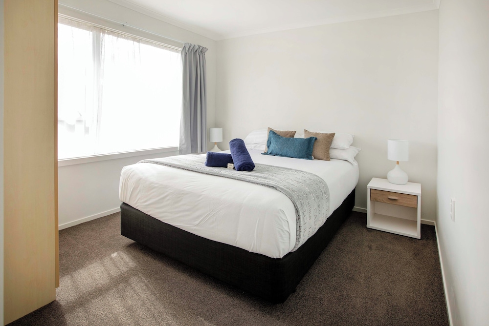Motel, Classic, Queen and Twin Beds, Accessible, Tahuna Beach Kiwi Holiday Park & Motel 2/3