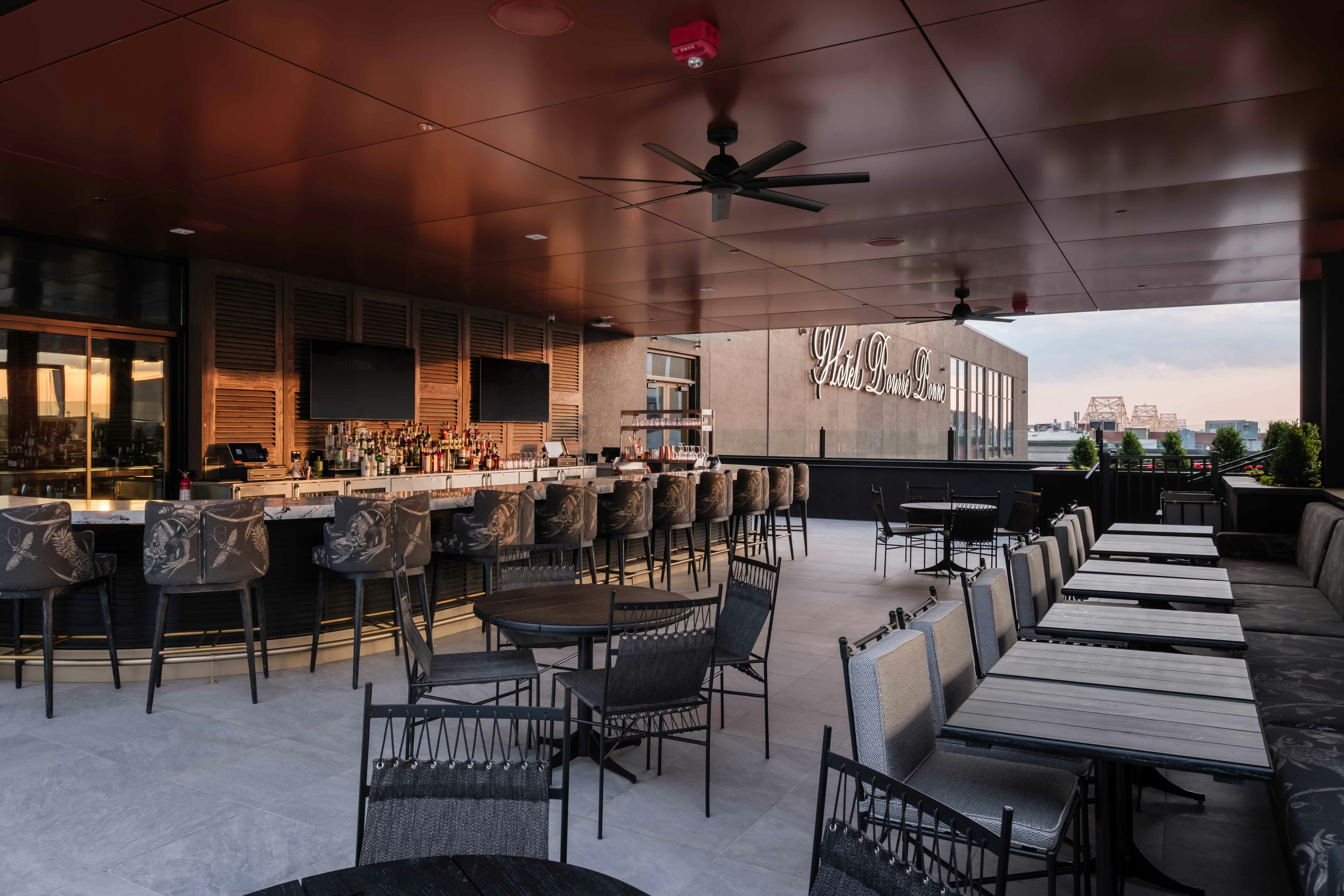 Hotel Bourre Bonne Louisville, Curio Collection by Hilton 40/56