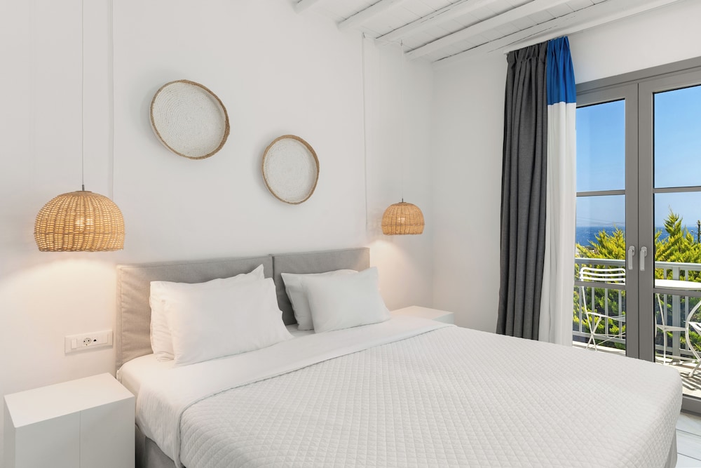Upper, Junior Suite, Queen Bed, Sea View