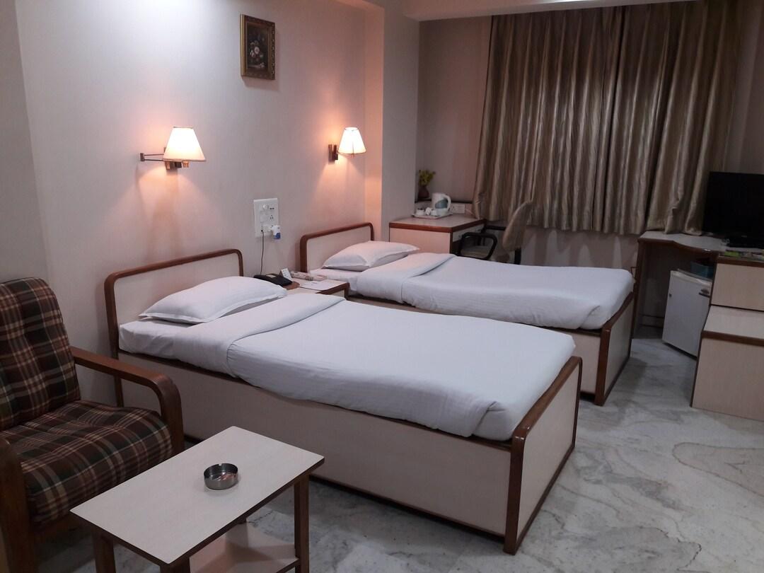 HOTEL GREEN ACRES 15/28