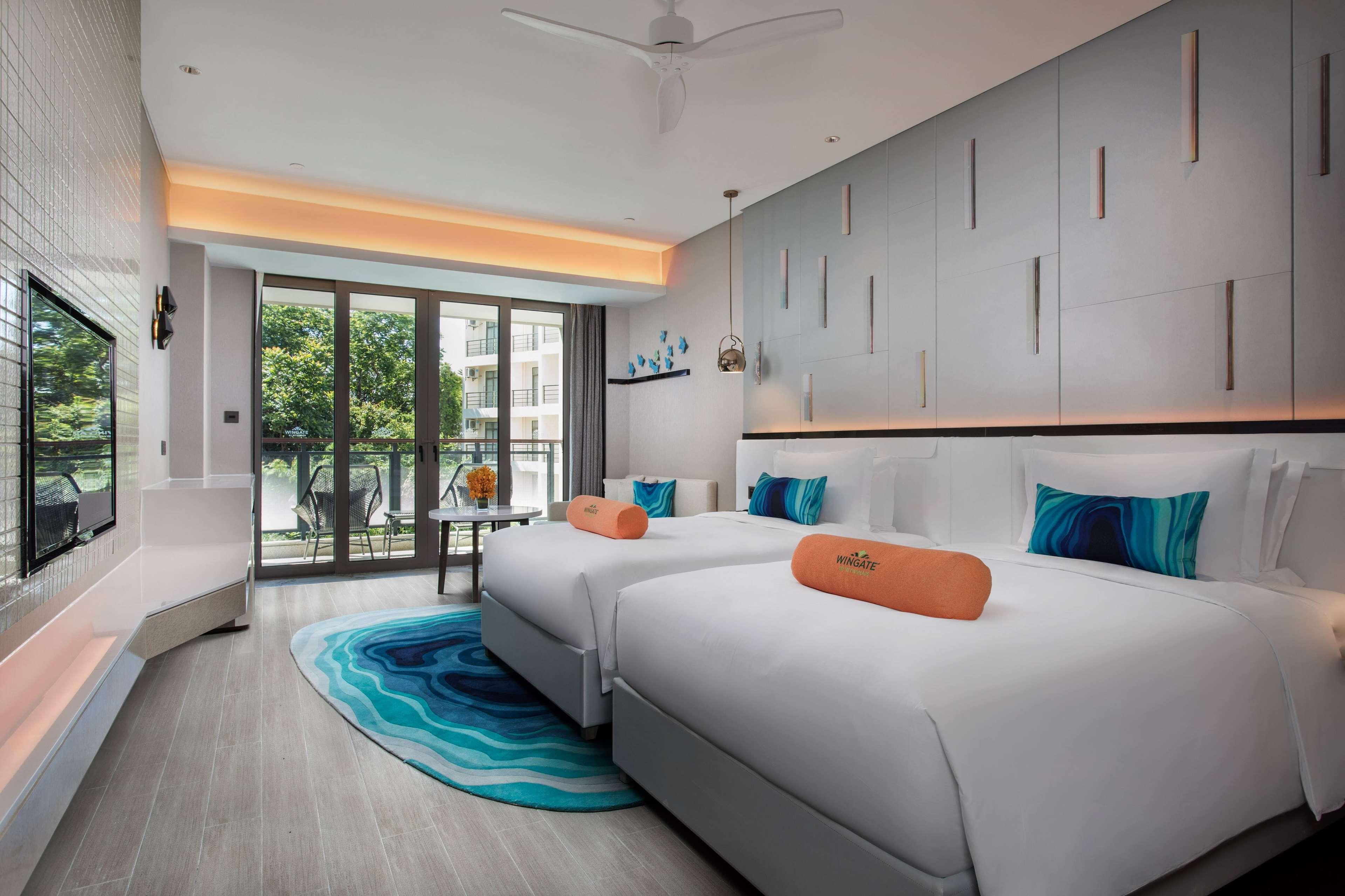 Deluxe, Twin Beds