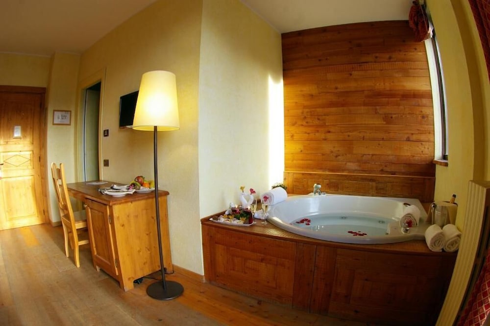 Chaberton Lodge and Spa 54/55