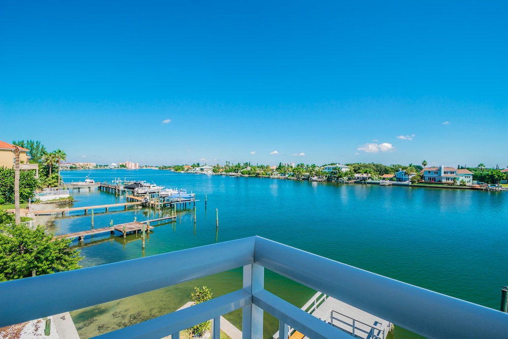 Provident Oceana Beachfront Suites 39/77