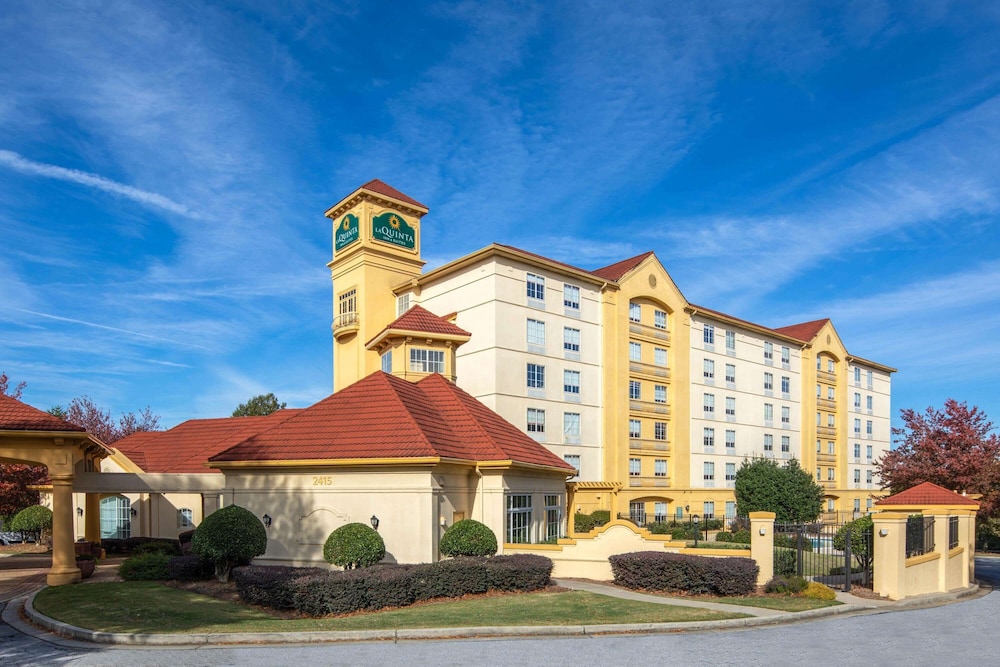 La Quinta Inn & Suites by Wyndham Atlanta Ballpark/Galleria 7/64