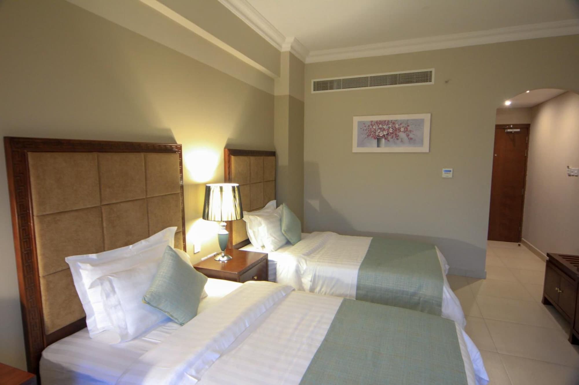 ROOM, TWIN BEDS