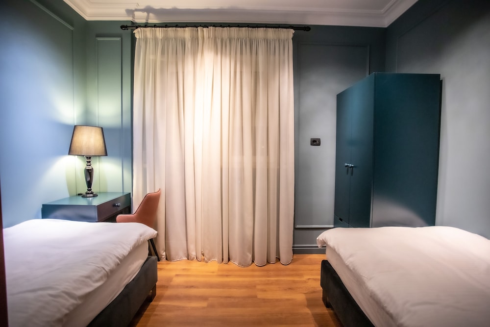 Mondial Hotel Tirana 28/70