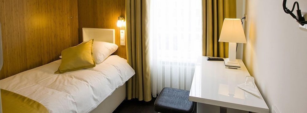 ROOM, SINGLE