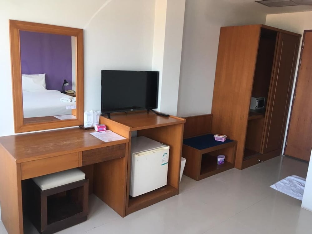 Prachuap Beach Hotel 33/40