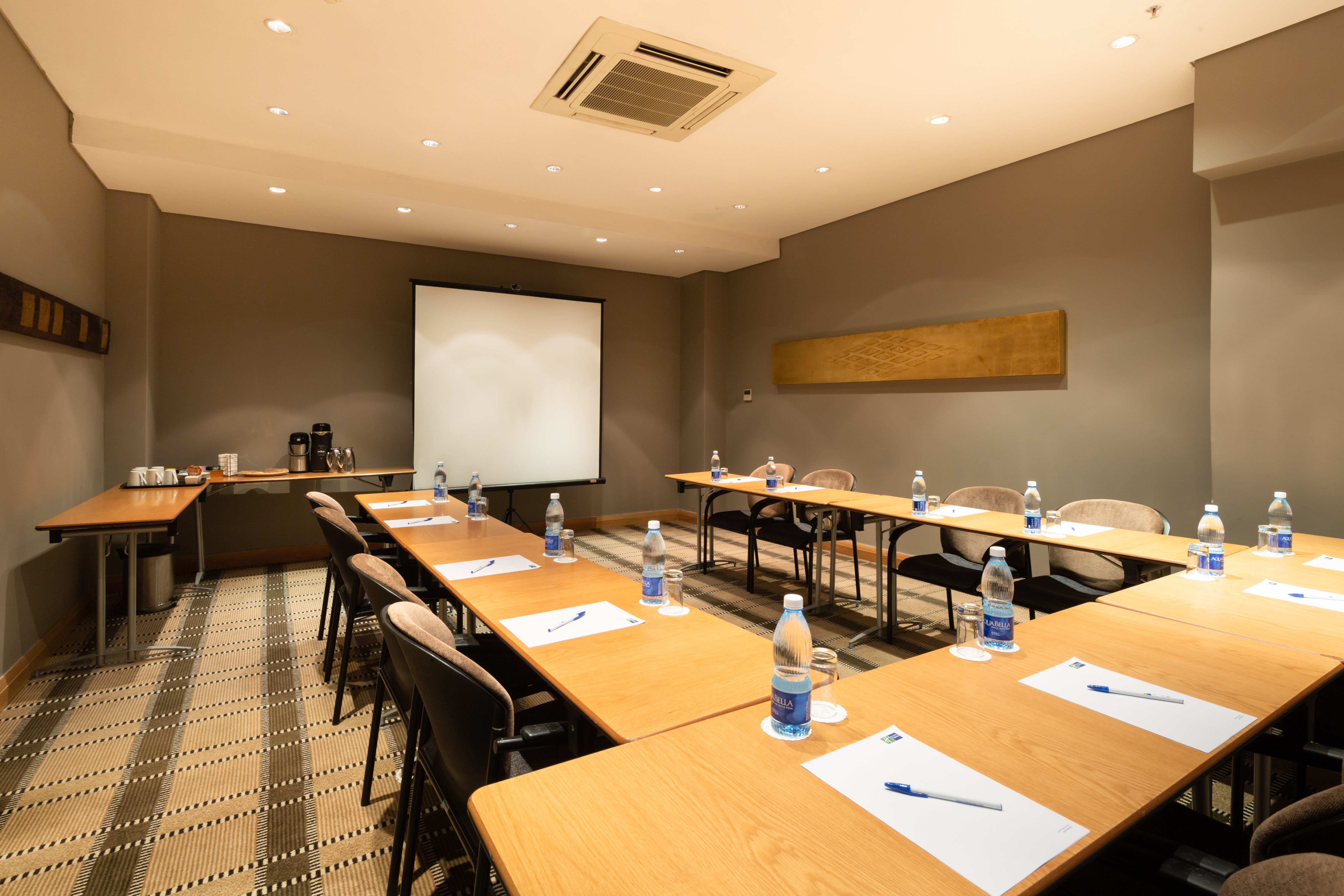 HOLIDAY INN EXPRESS CAPE TOWN CITY CENTRE 35/50