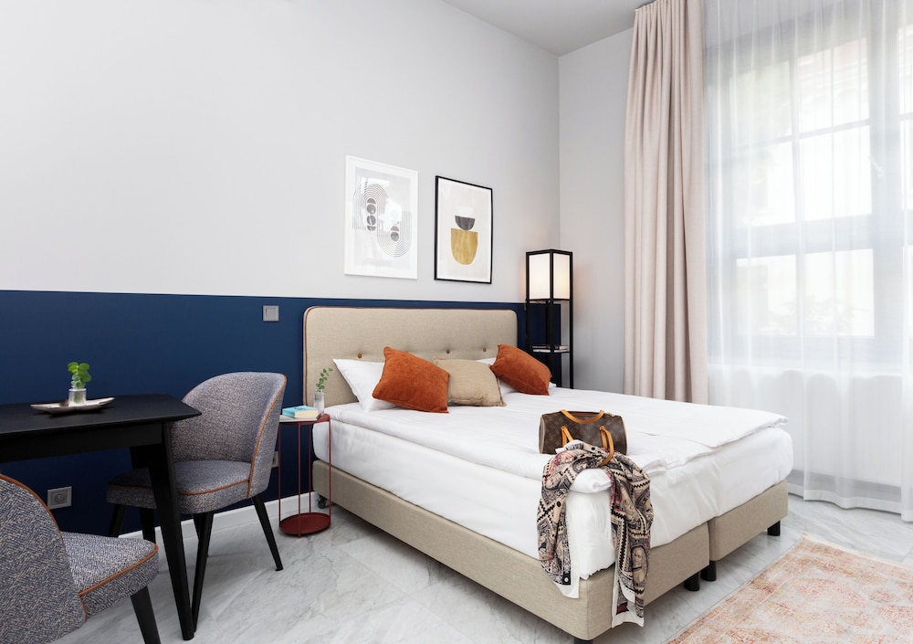 H11 Aparthotel 36/72