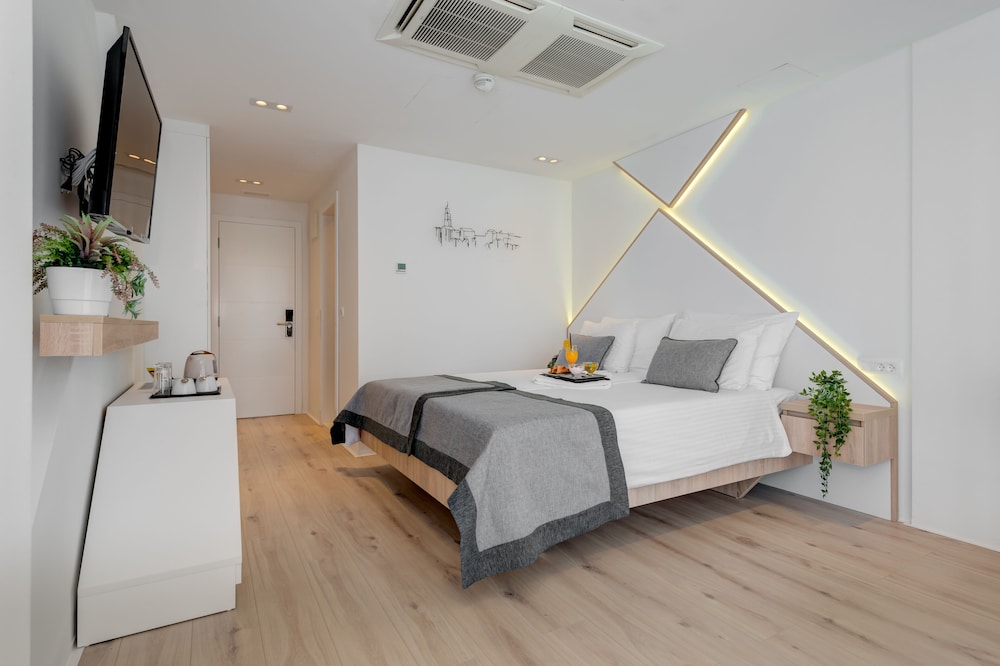 Hotel Pax 34/98
