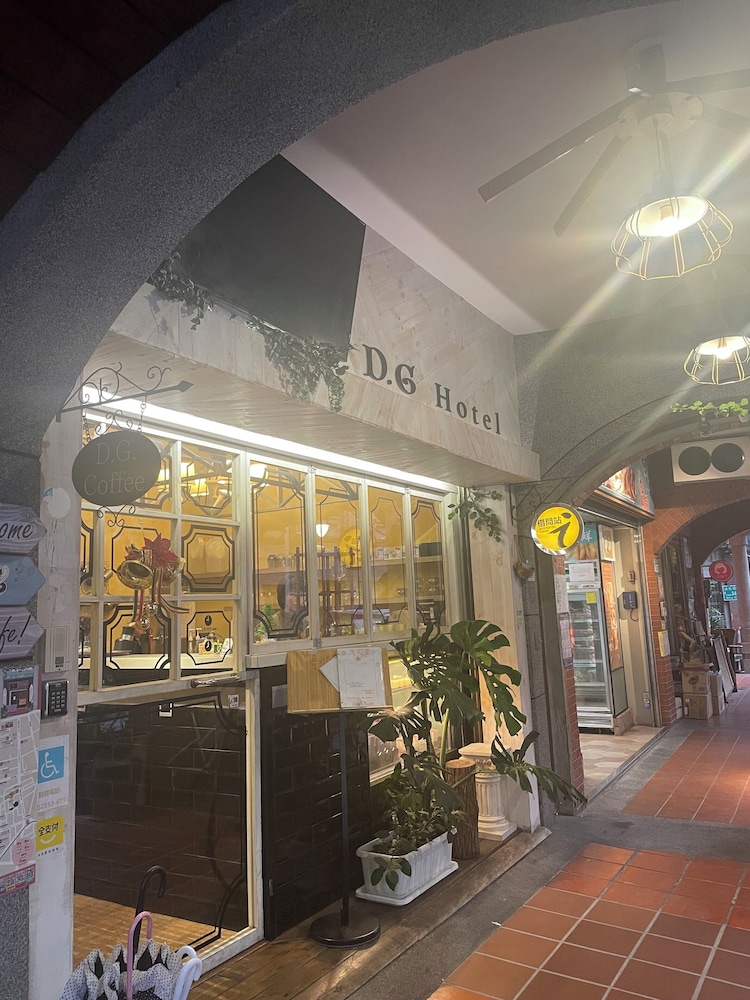 Dg Hotel 3/50