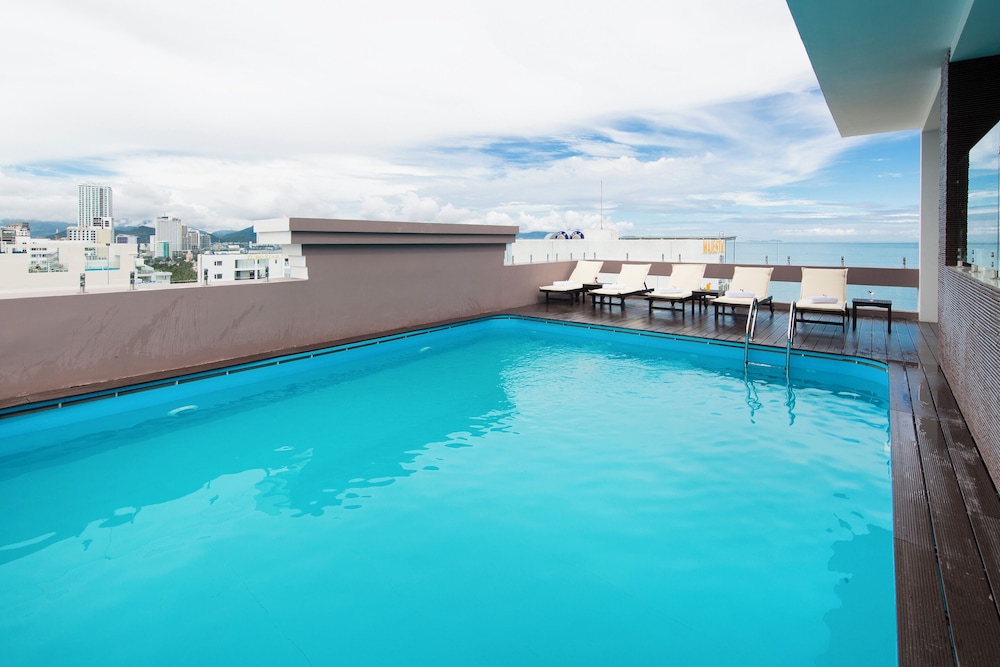 Meriton Hotel 97/100