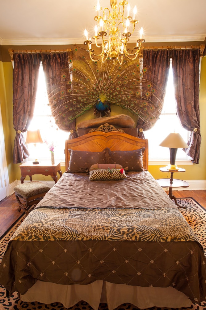 Hassinger Daniels Mansion Bed and Breakfast 45/50