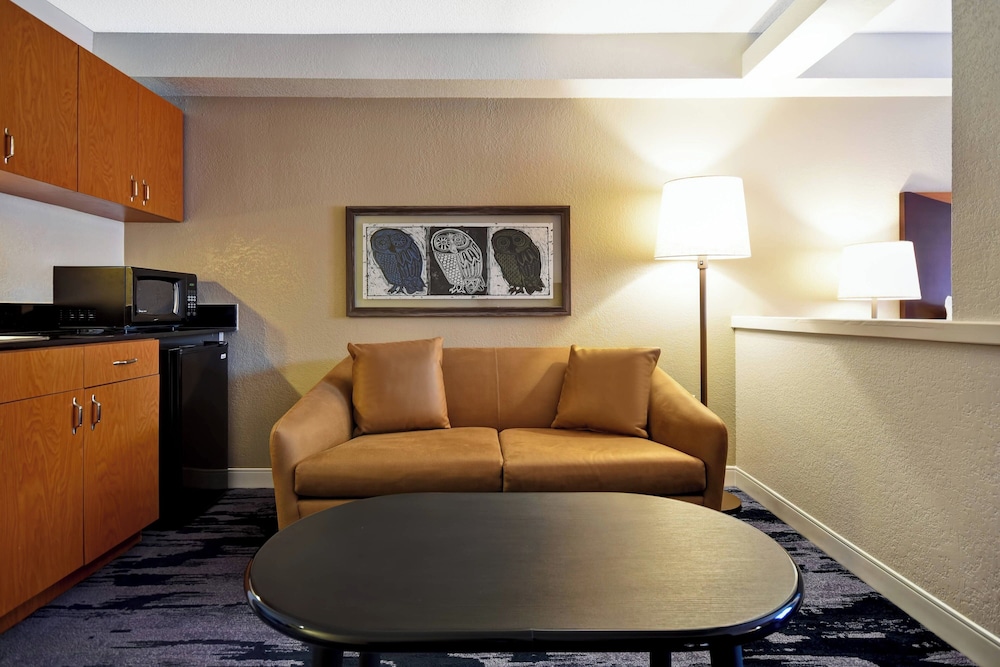Fairfield Inn Suites by Marriott Atlanta Kennesaw 40/50