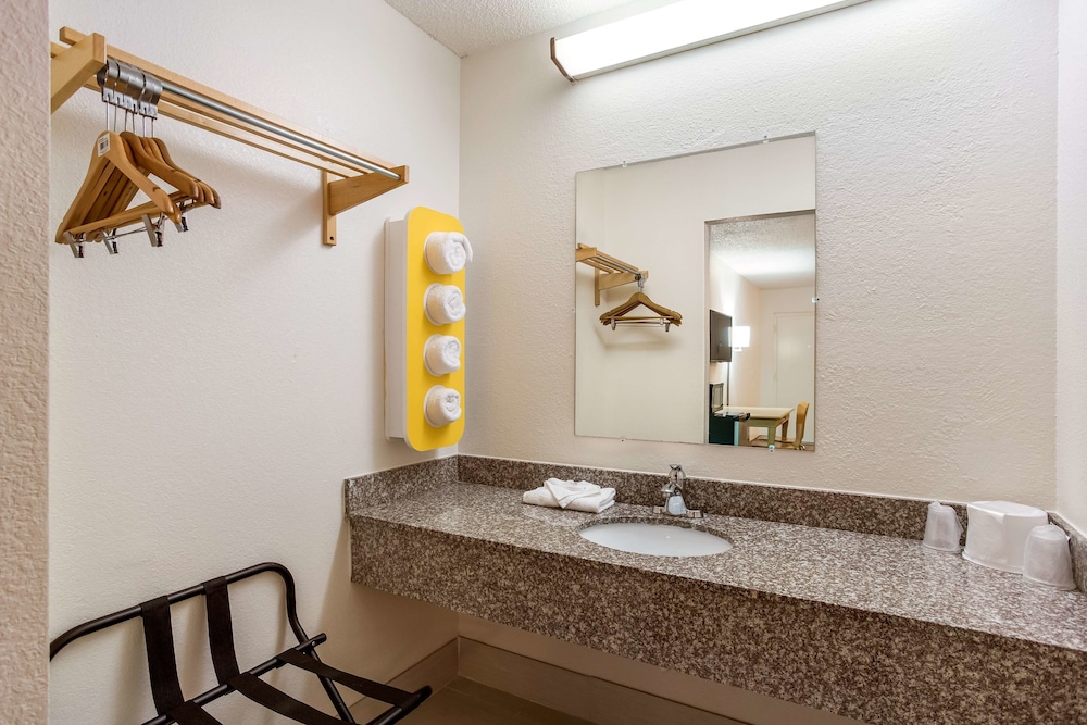 Motel6 Macclenny, FL 43/44