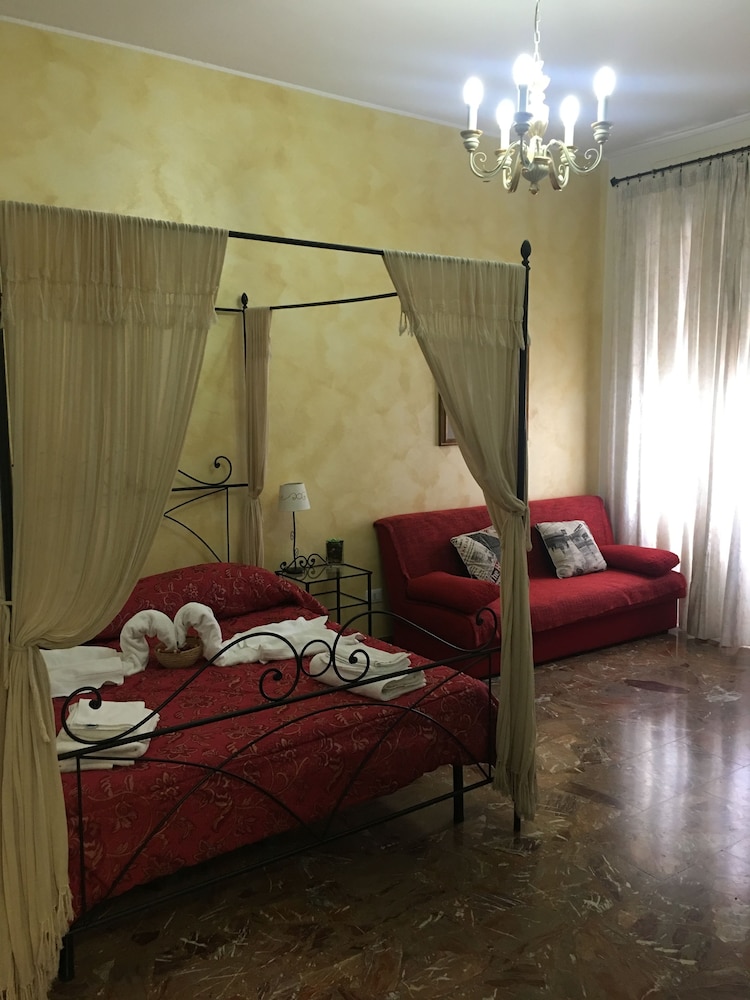Damiani Sister Guest House 21/50