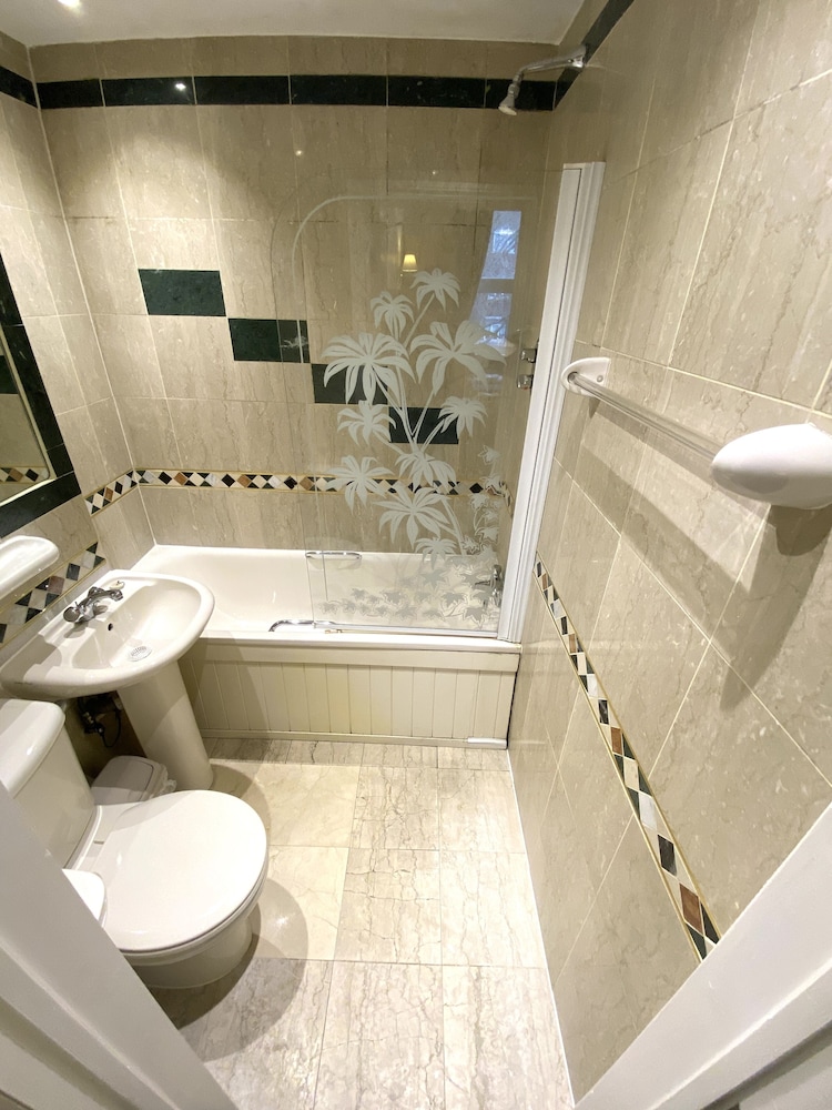 Brompton Hotel 52/60