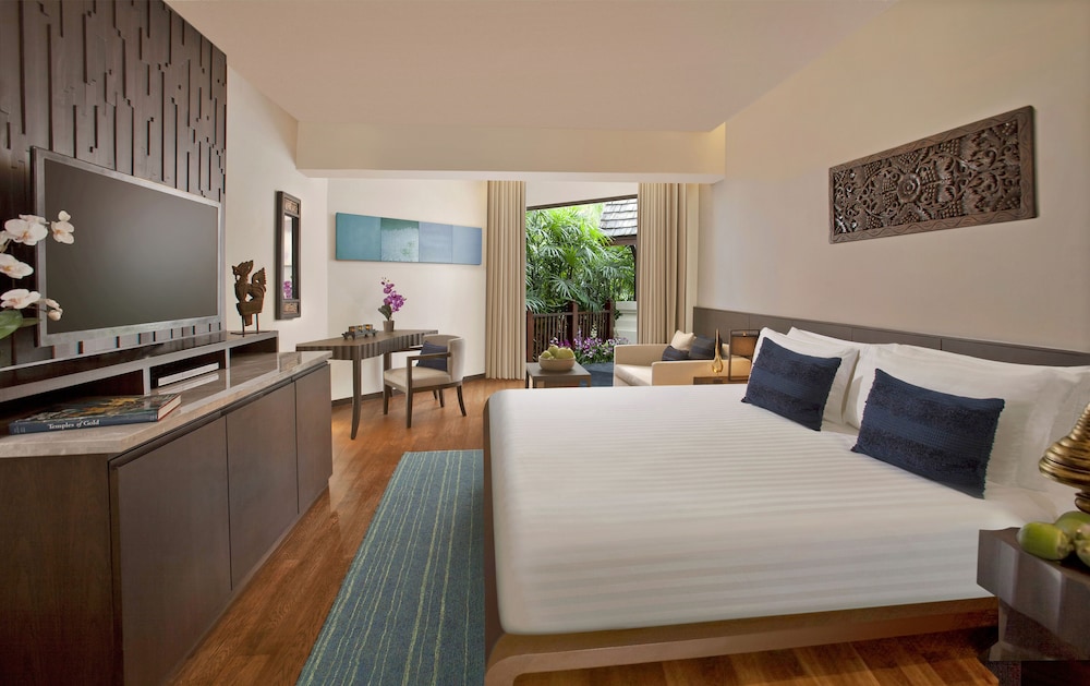 2 Bedrooms, Pool, Family, Suite, King and Twin Beds