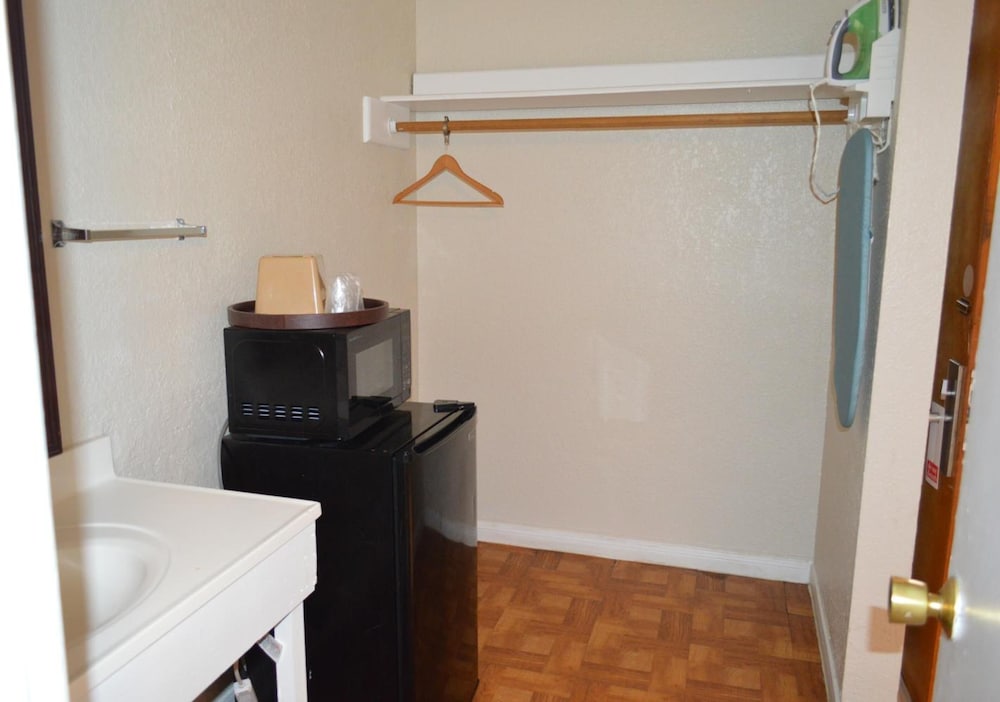 Hotel Houston, TX near Medical Center/NRG Stadium 17/39