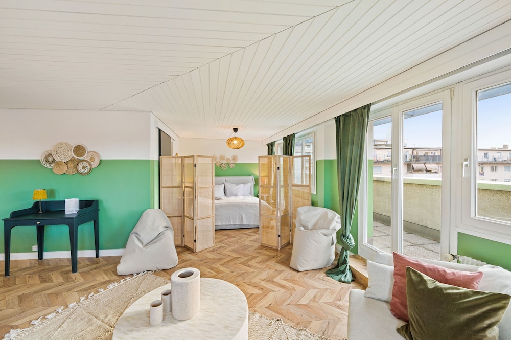 Becozy Self Check-in & Pop-up Hotel 43/52