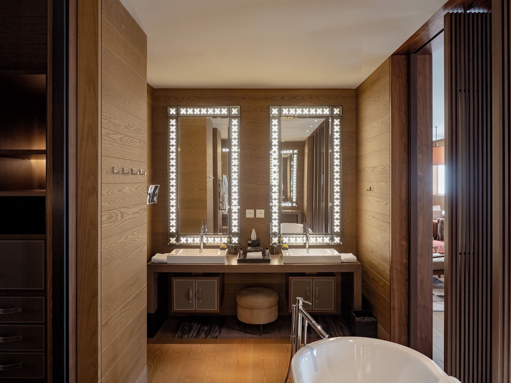 2 Bedrooms, Grand, Alpine, Suite, 2 King Beds، The Chedi Andermatt 9/10