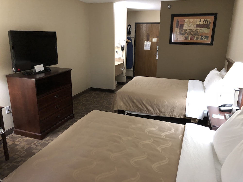 Quality Inn I-70 at Wanamaker 17/40