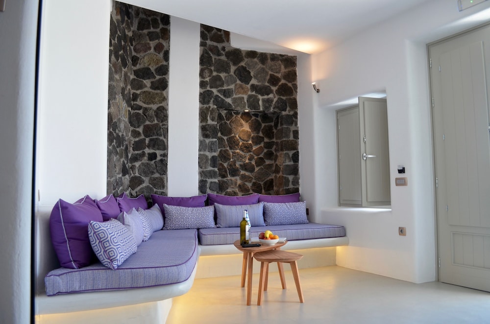 Allure Breeze Suites 56/79