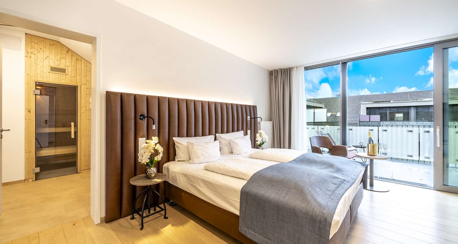Junior Suite, King Bed, Sauna