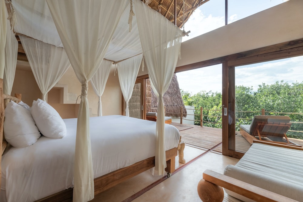 SIGNATURE, UPPER, SUITE, JUNGLE SIDE